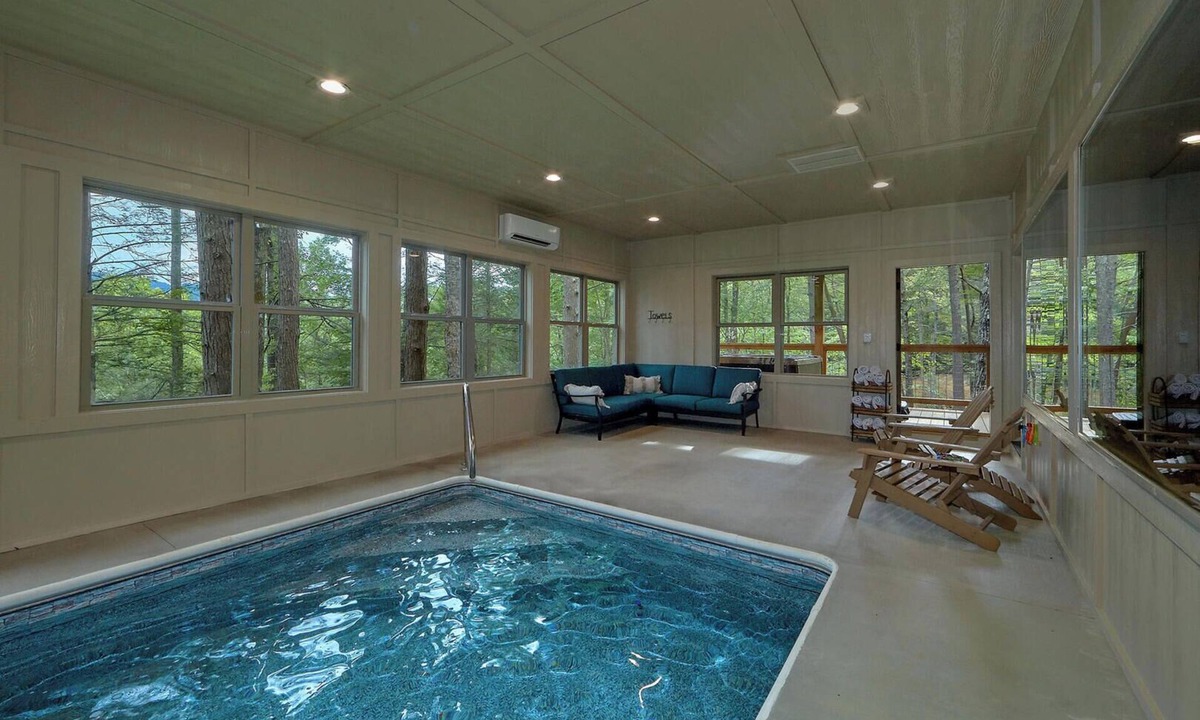 Sevierville Resort | Come stay at The Adventure Lodge for a cozy stay!