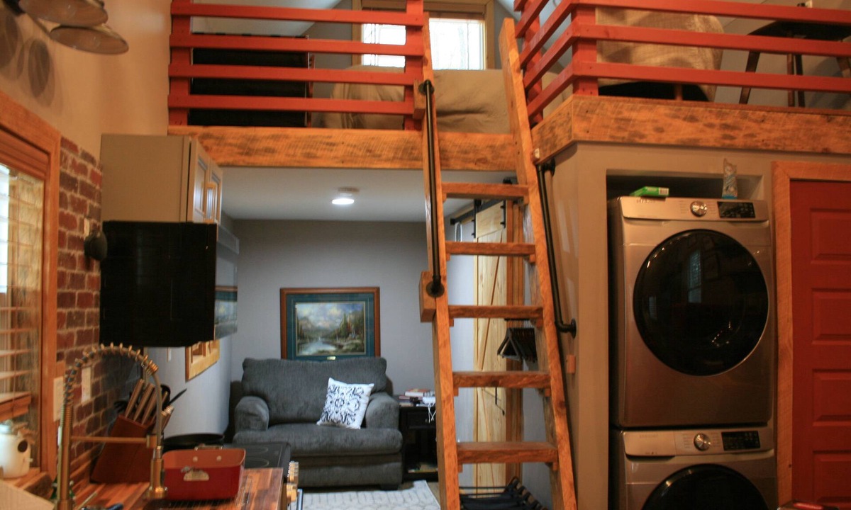 Belton Cabin | Come stay with us in a cozy, tiny home in the small town of Belton, SC!