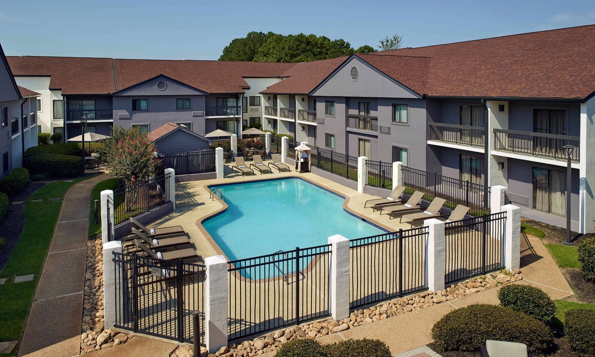 Norcross Hotel | Comfort and Convenience! 2 Family-friendly Units | Pool & Gym Access!