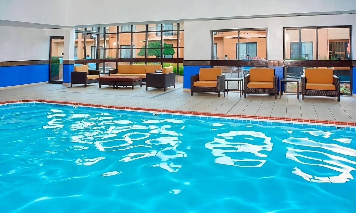 Auburn Hills Apartment | Comfort and Relaxation! 2 Comfortable Units, Indoor Swimming Pool, Pet-friendly!