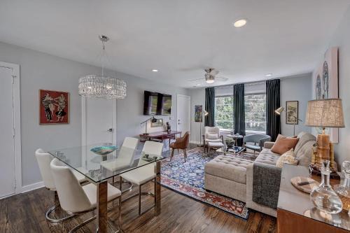 Cherry House | Comfortable 1BR Myers Park Oasis