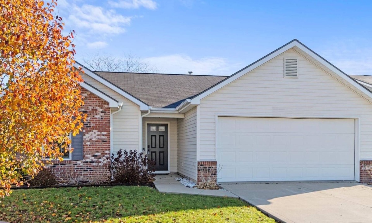 Fort Wayne House | Comfortable Home for 5 | Garage, Private Yard
