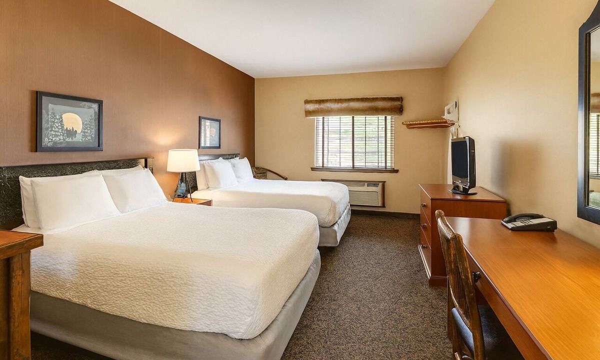 Columbia Hotel | Comfortable & Warm Rustic Stay in Columbia w/Free Breakfast | 4 Units