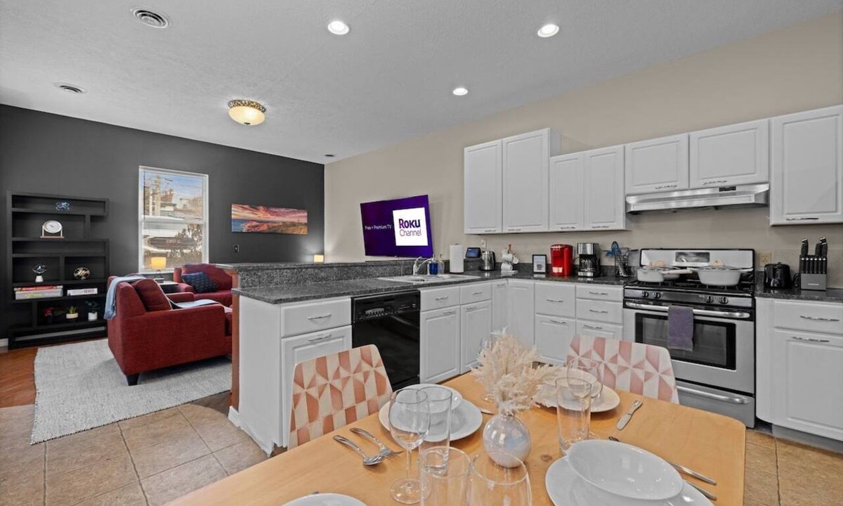 Soulard Apartment | Comfy King 1BR Heart of Soulard