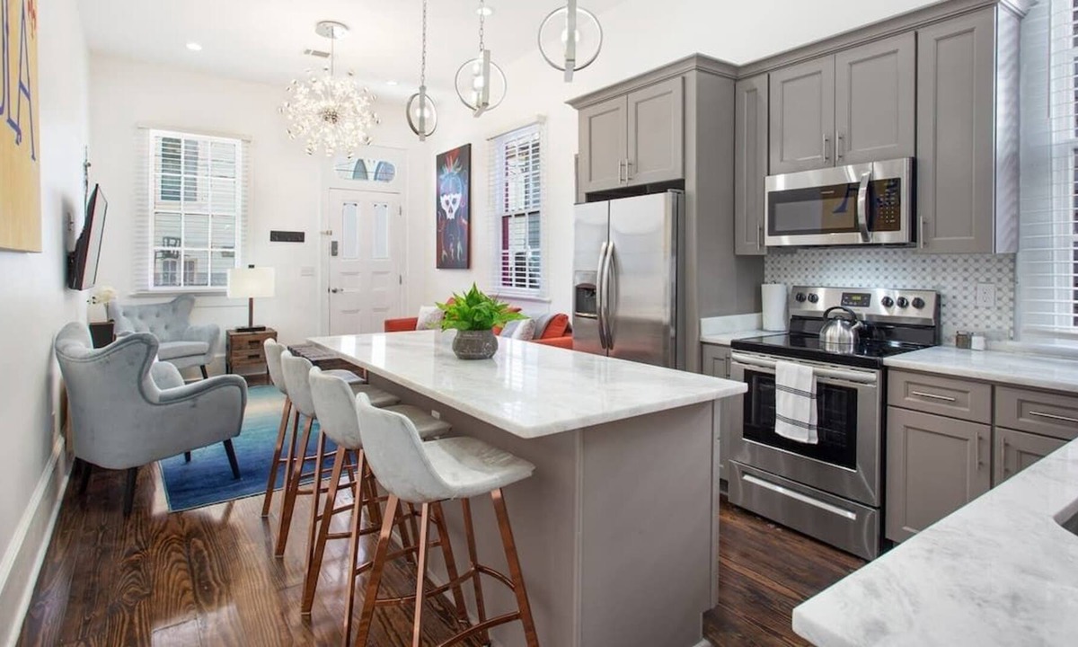 Tulane - Gravier House | Concierge Serviced Street Car House!