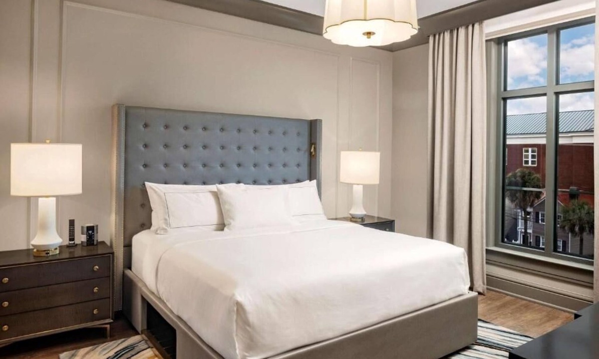 Ansonborough Hotel | Contemporary 2 Rooms Close to Liberty Square – Perfect City Base
