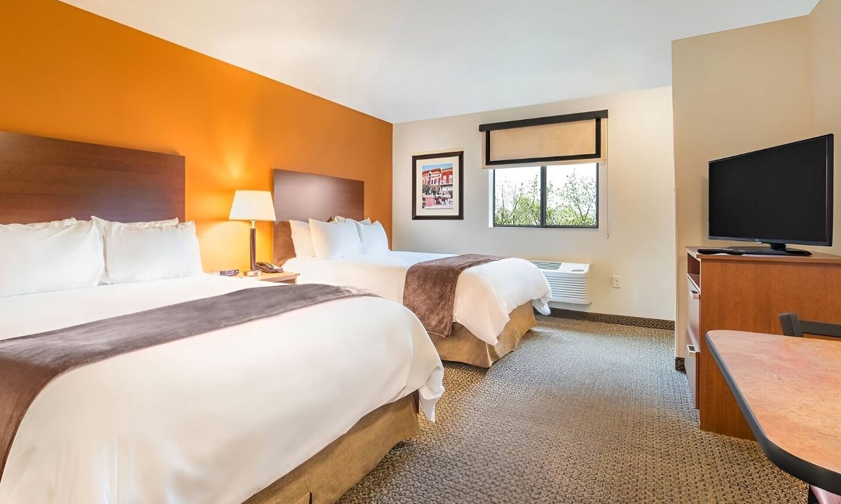 Wixom Hotel | Convenient Room Near Drafting Table Brewing, Henry Ford, Lyon Oaks County Park