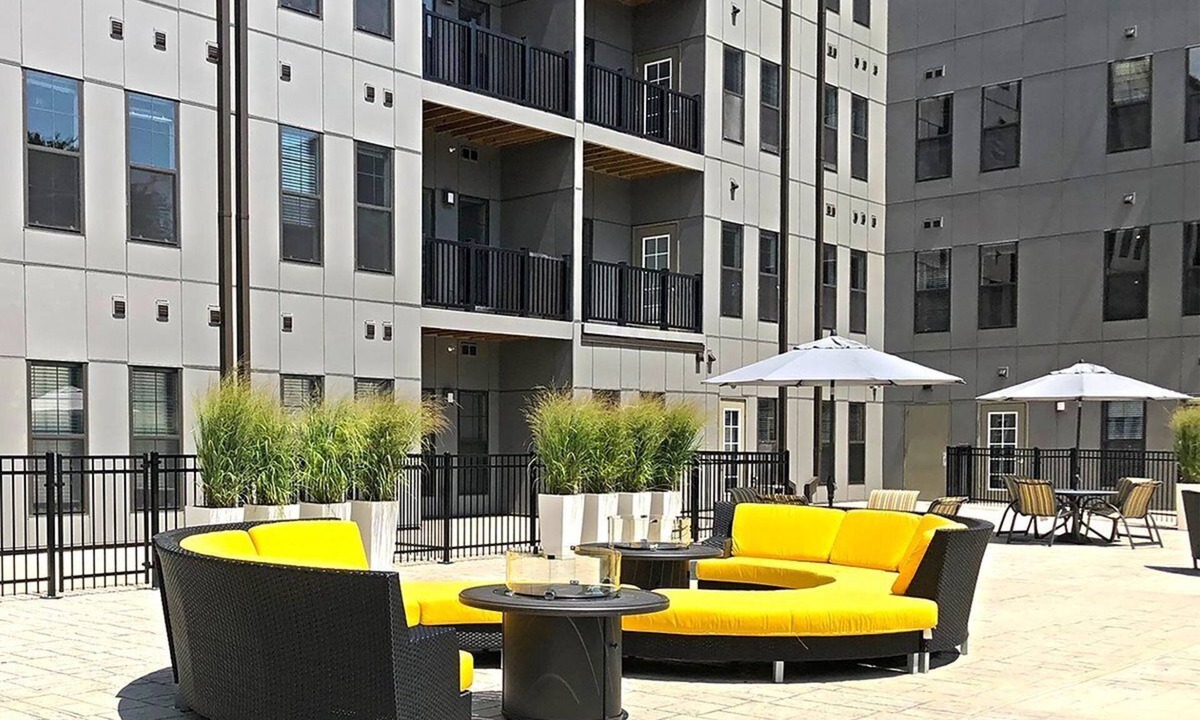 Soulard Apartment | Corner Queen Suite w/Pool, Gym, and Hot Tub (330)