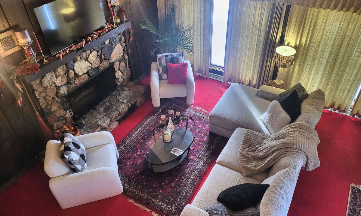 La Porte Cottage | COTTAGE A FRAME, PRIVATE 2 ACRE LOT, LAKE MICHIGAN, DUNES, SLEEPS 8, PETS OK