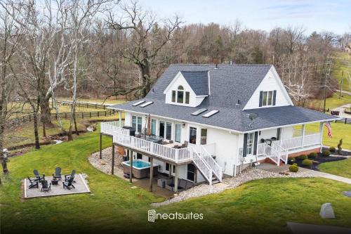 Florence House | Country Home with Hot Tub Fire Pit for 10 Guests