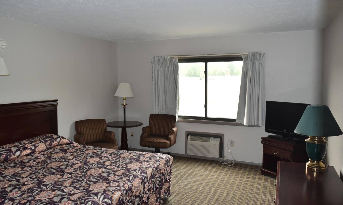 Hillsboro Hotel | Countryside Inn