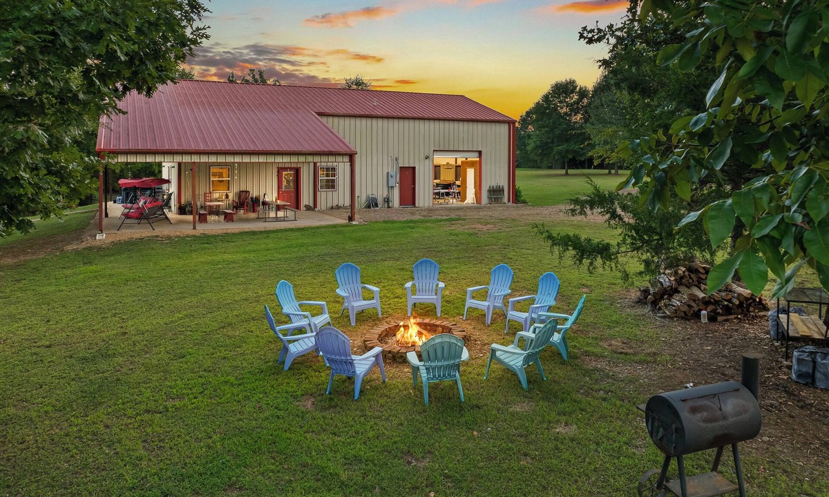 Lockesburg Apartment | Couples Retreat Hot Tub ATV Trails 20 Acres