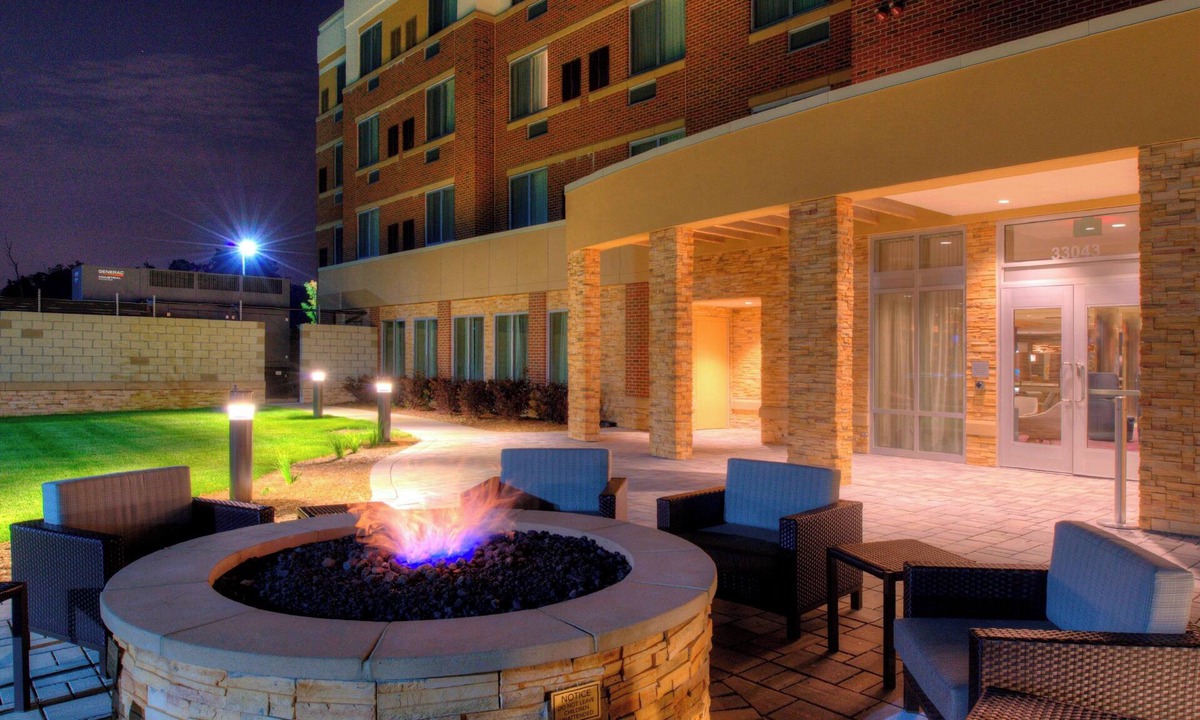 Farmington Hills Hotel | Courtyard by Marriott Detroit Farmington