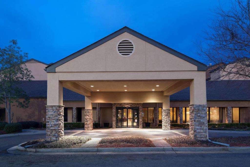 Tougaloo Hotel | Courtyard by Marriott Jackson Ridgeland