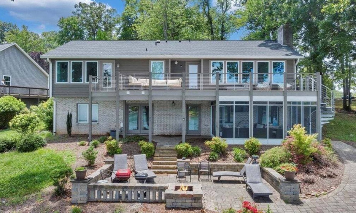Penhook House | Cove Retreat - Spacious 7 bedroom home!