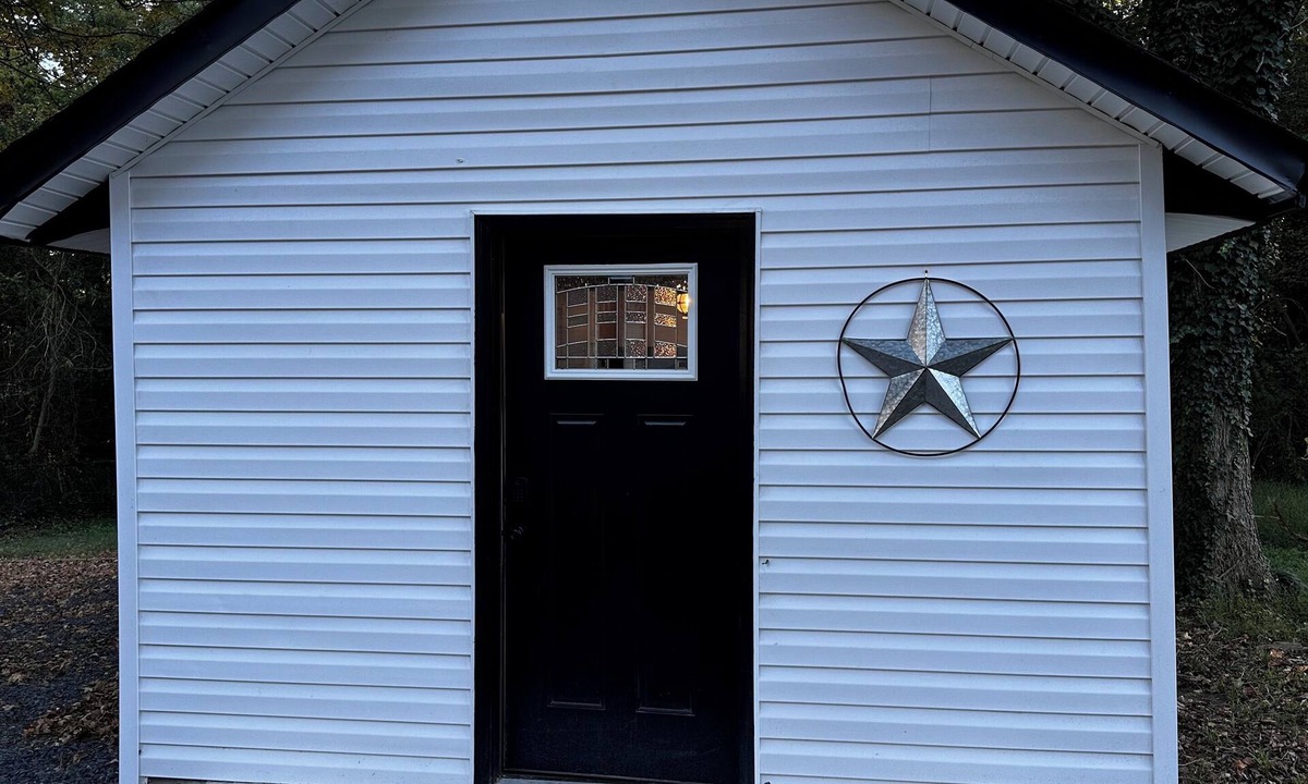 Asheboro House | Cozy 1-bedroom building "out back" in downtown Asheboro, NC. Great location.