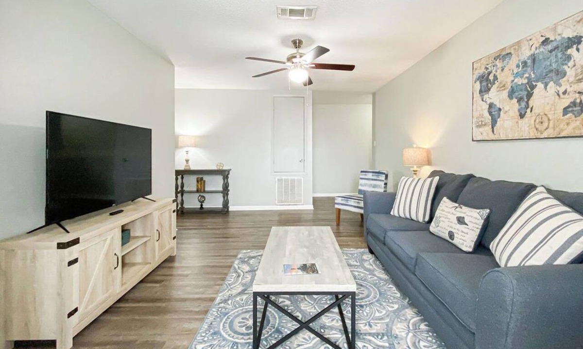 Old Town Condo | Cozy 1-bedroom condo with WiFi, AC in charming Bay St. Louis