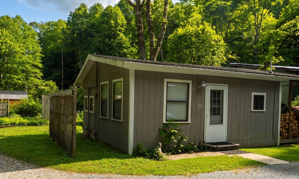 Topton Cottage | Cozy 1-bedroom cottage in tranquil Topton with AC