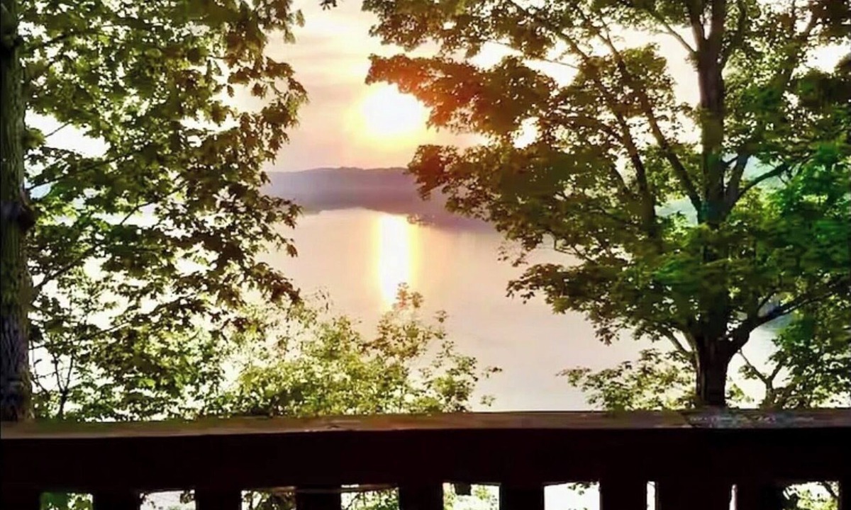 Somerset House | Cozy 2-bedroom A frame house with stunning lake views in quaint Somerset