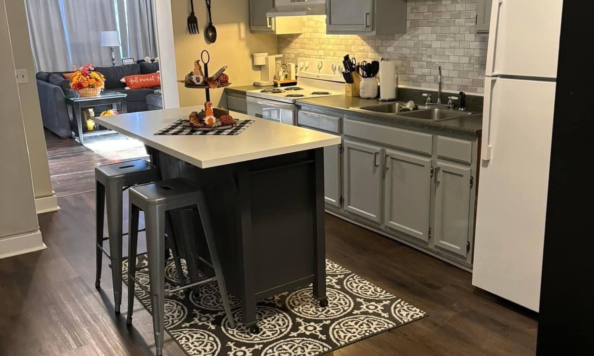 Big Stone Gap Apartment | Cozy 2-bedroom apartment in downtown Big Stone Gap with views.