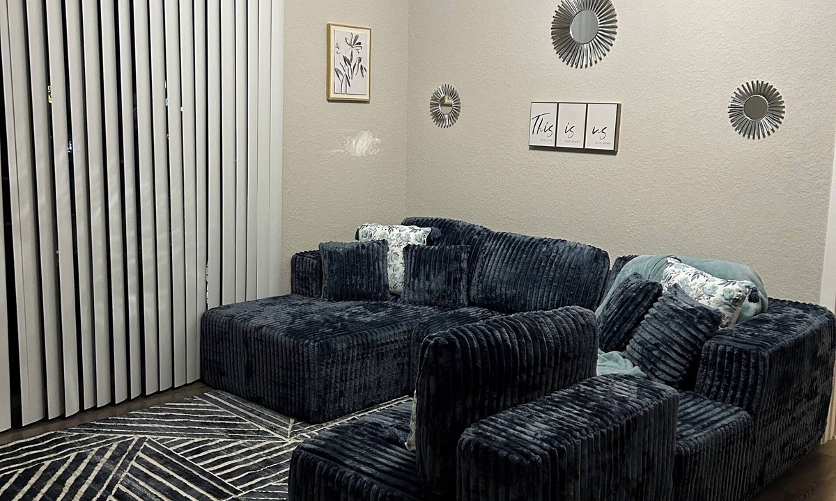 Daytona Beach Apartment | Cozy 2-bedroom apartment in terrific Daytona Beach with AC for Corporate Housing