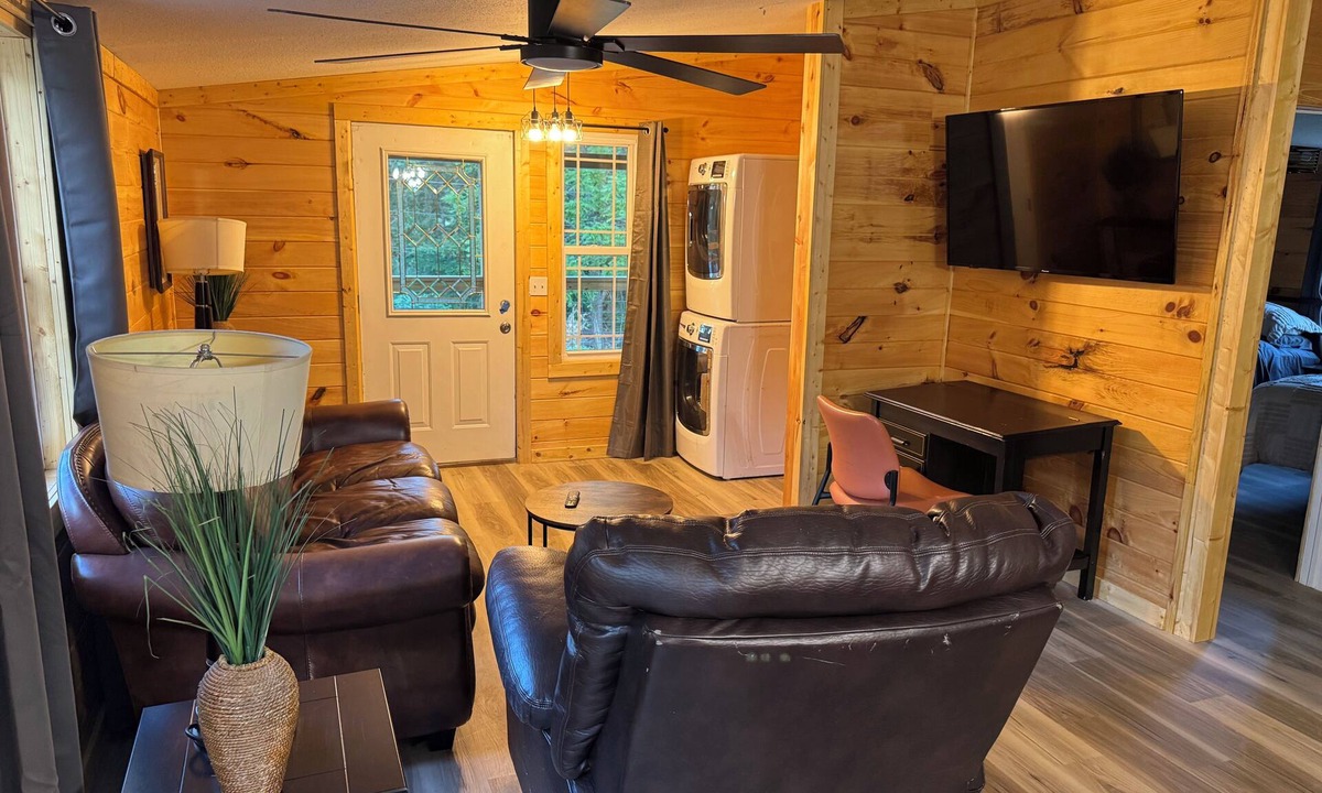 Pittsburg Cabin | Cozy 2-bedroom cabinesque in charming East Bernstadt with WiFi, AC
