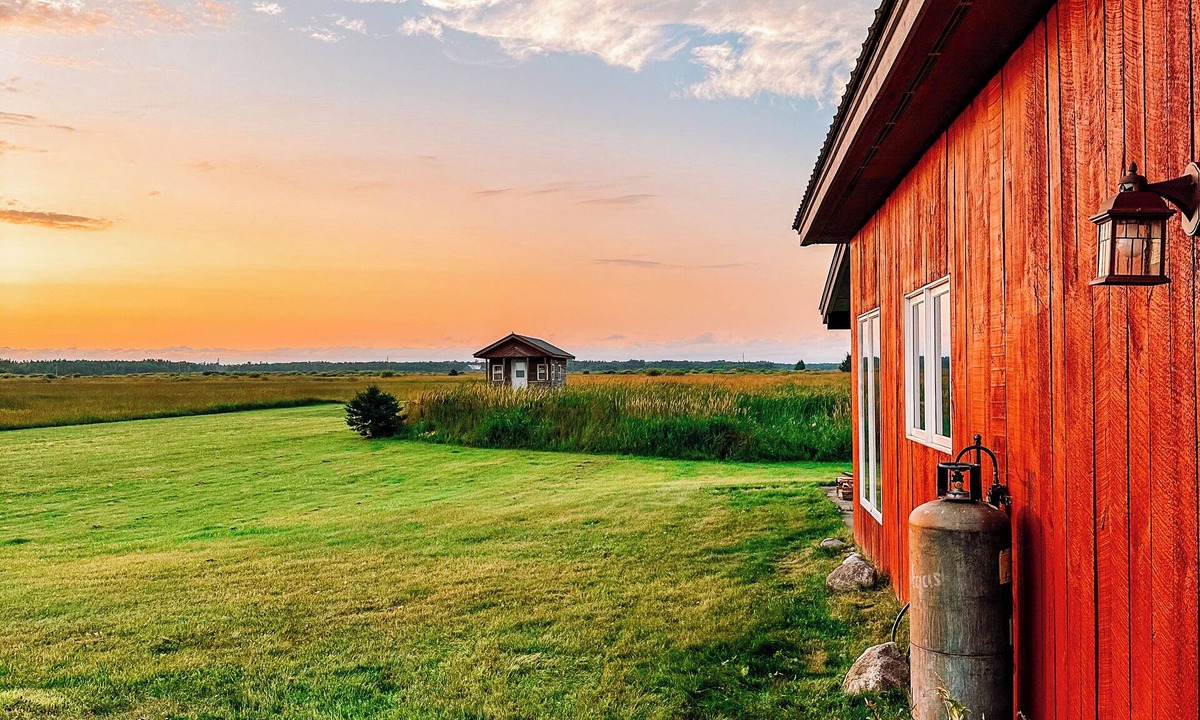 Kincheloe Cabin | Cozy 2-bedroom cabin in charming Pickford with WiFi