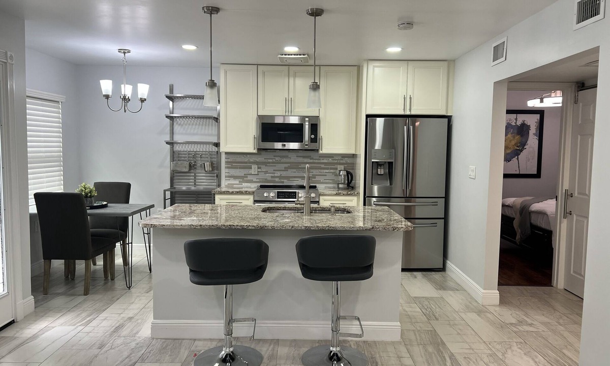 Gillespie Park House | Cozy 2-bedroom Duplex in charming Downtown of Sarasota.