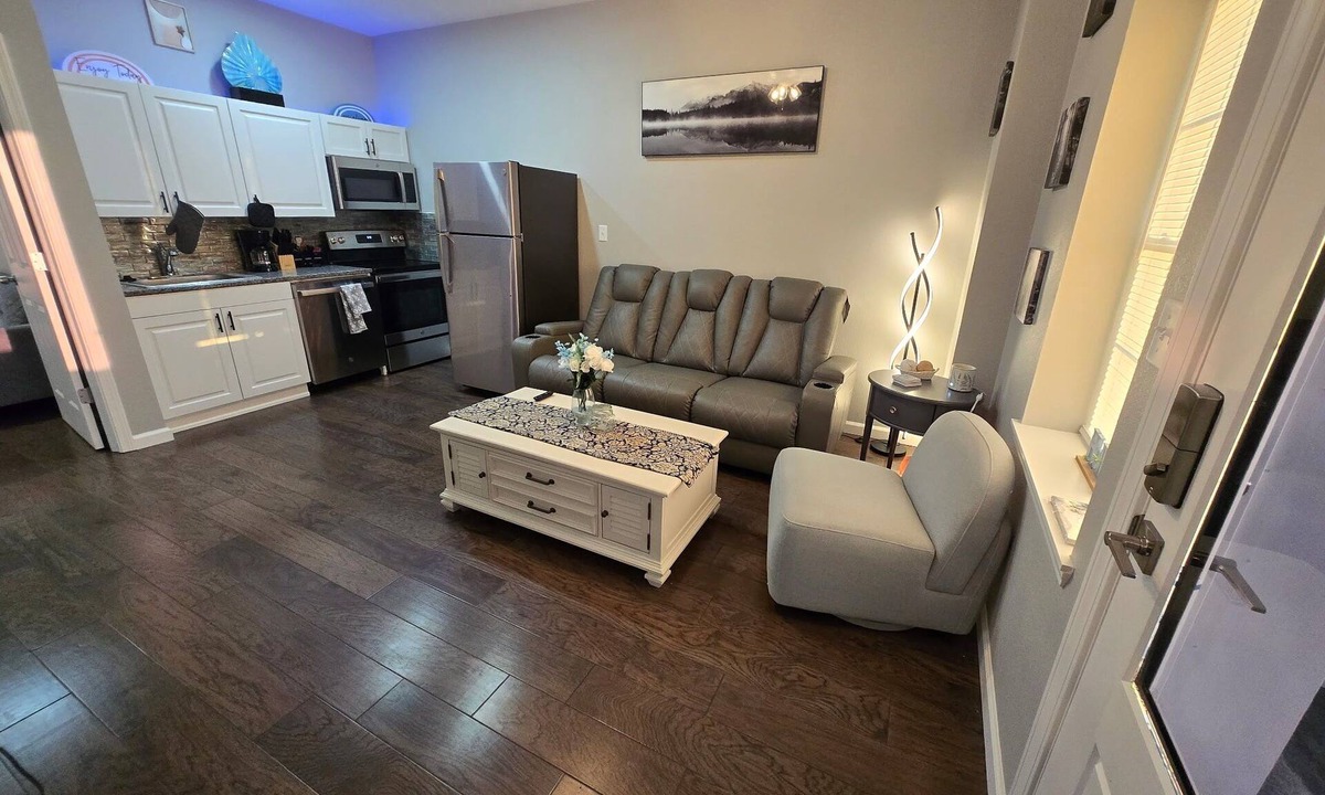 Uniontown House | Cozy 2-bedroom triplex unit in charming Van Buren with AC
