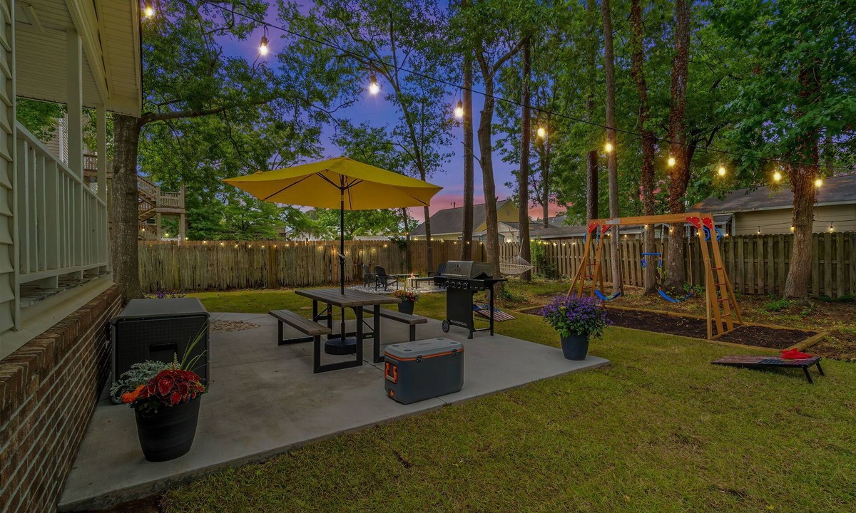 Garden City Cottage | Cozy 3-bedroom cottage only a half mile from Garden City Beach!
