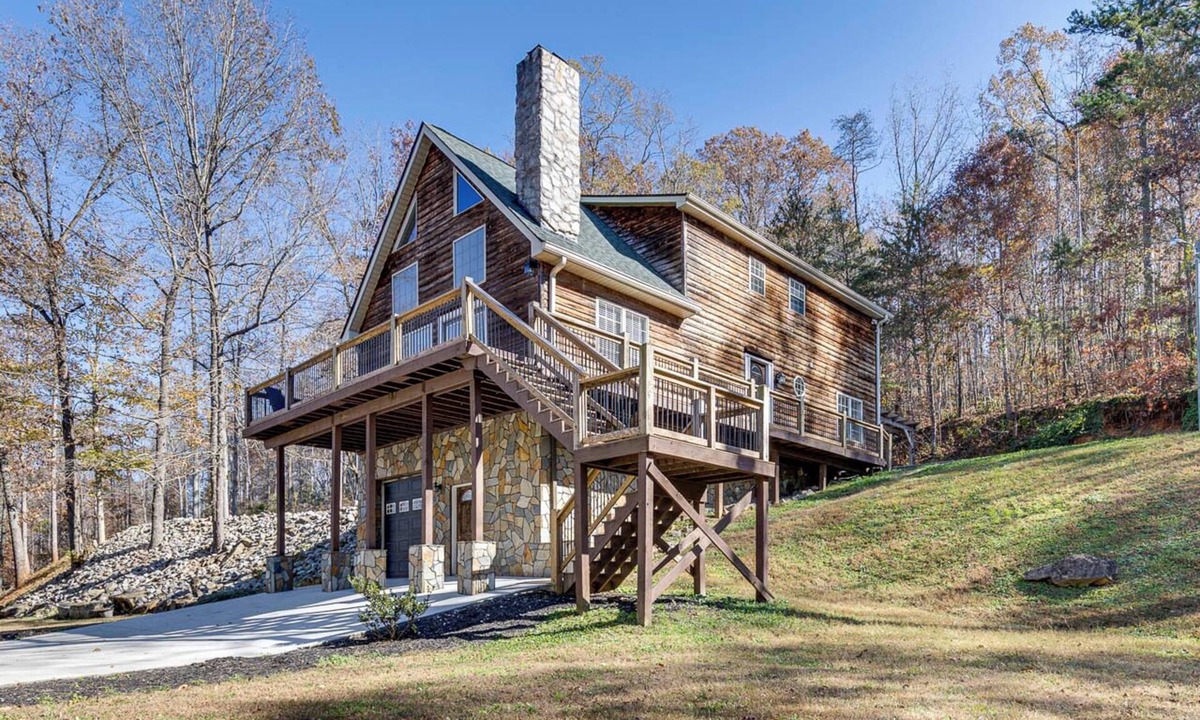 Easley Cabin | Cozy 3-BR Cabin on 2+ Acres W/Fire Pit, Pool Table & Creek - Near Greenville