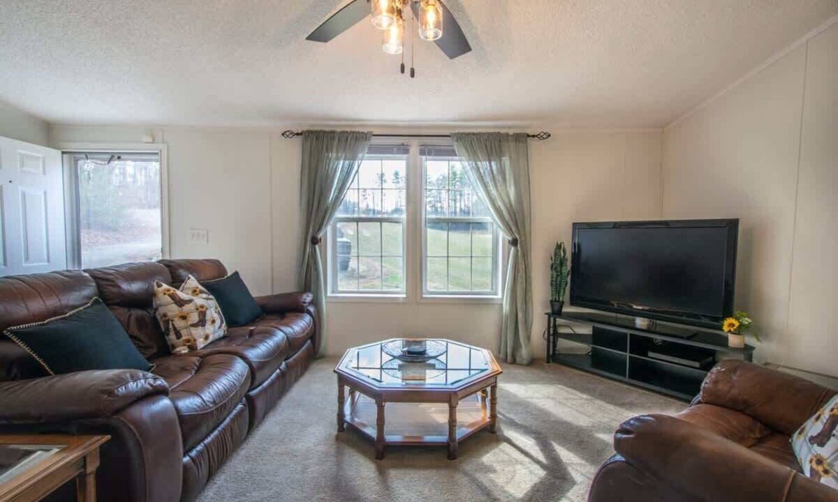 Hendersonville House | Cozy 3BR Hideaway Near Apple Orchards | Free Tix