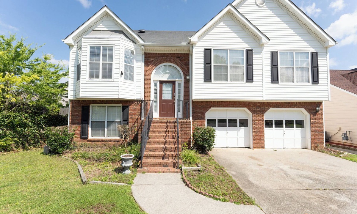 Duluth House | Cozy 4BR Home｜ Main Floor Bedroom, Workspace & Family-Friendly Comfort #41832