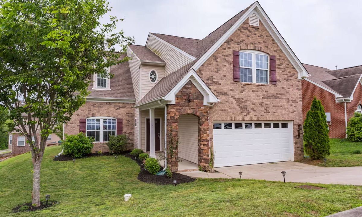Marrowbone House | Cozy 4BR Home w/Hot Tub & Fun Bonus Room – Feel Like Home