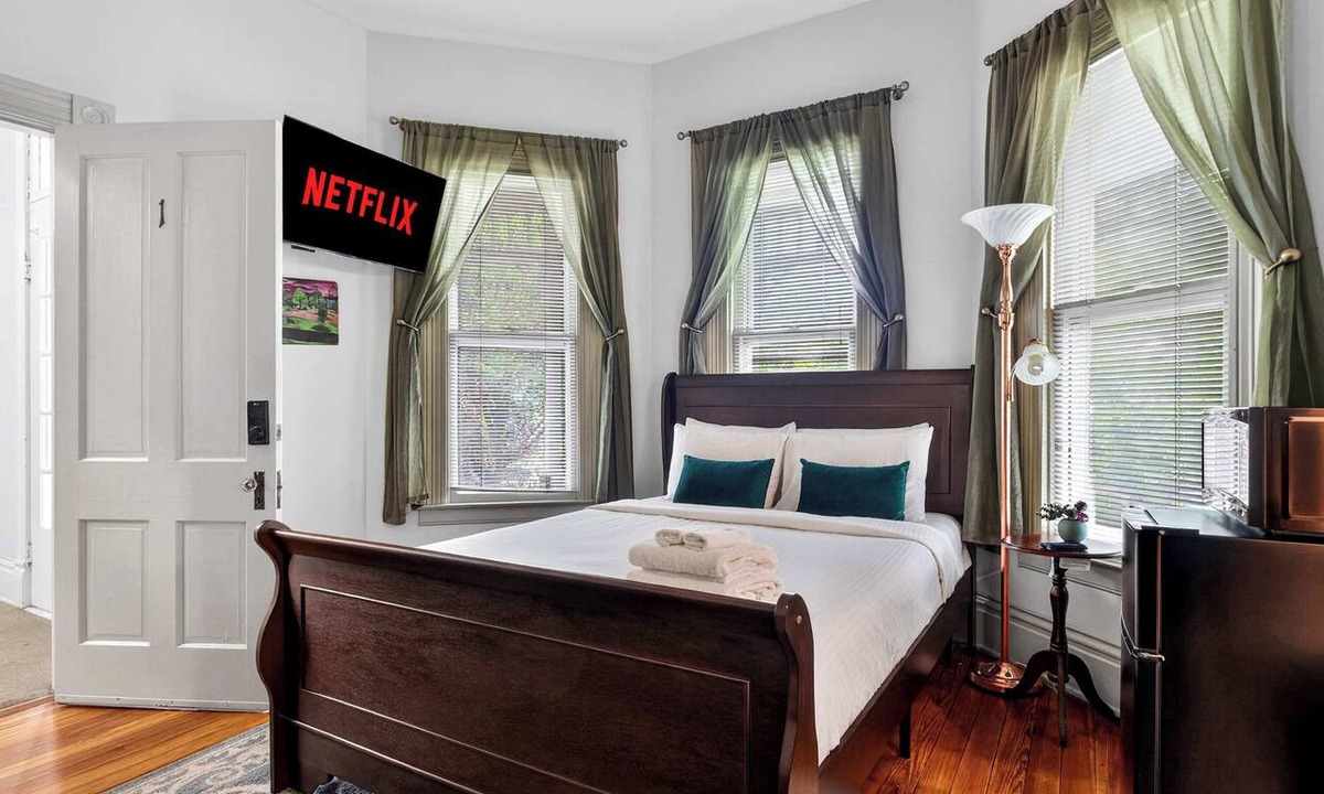 Clifton Apartment | Cozy and bright unit in the heart of Louisville!