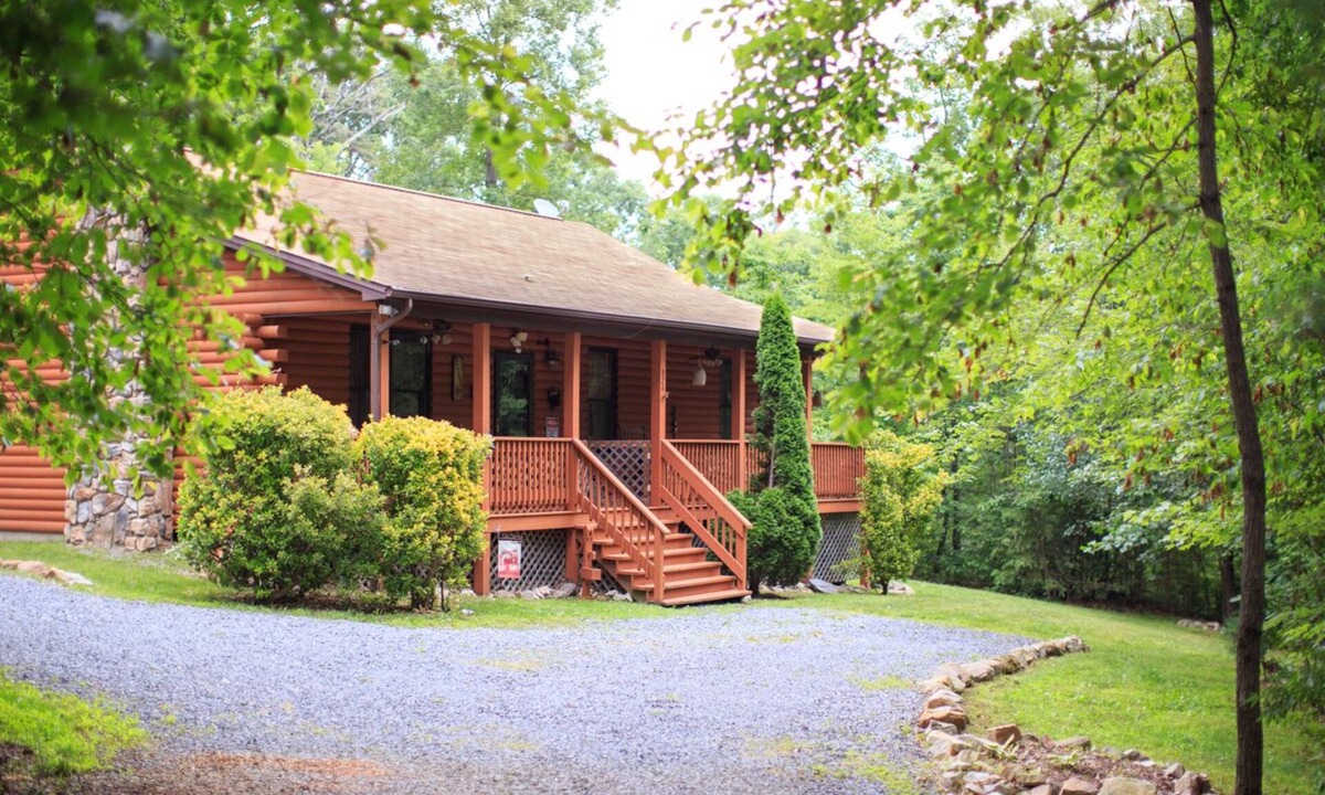 Luray Cabin | Cozy Bear Cottage! Wifi! Peaceful Escape!