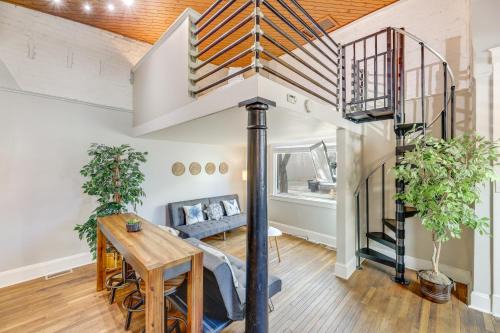 Clifton Heights House | Cozy Boho-Chic Loft ~ 2 Mi to Downtown Cincinnati