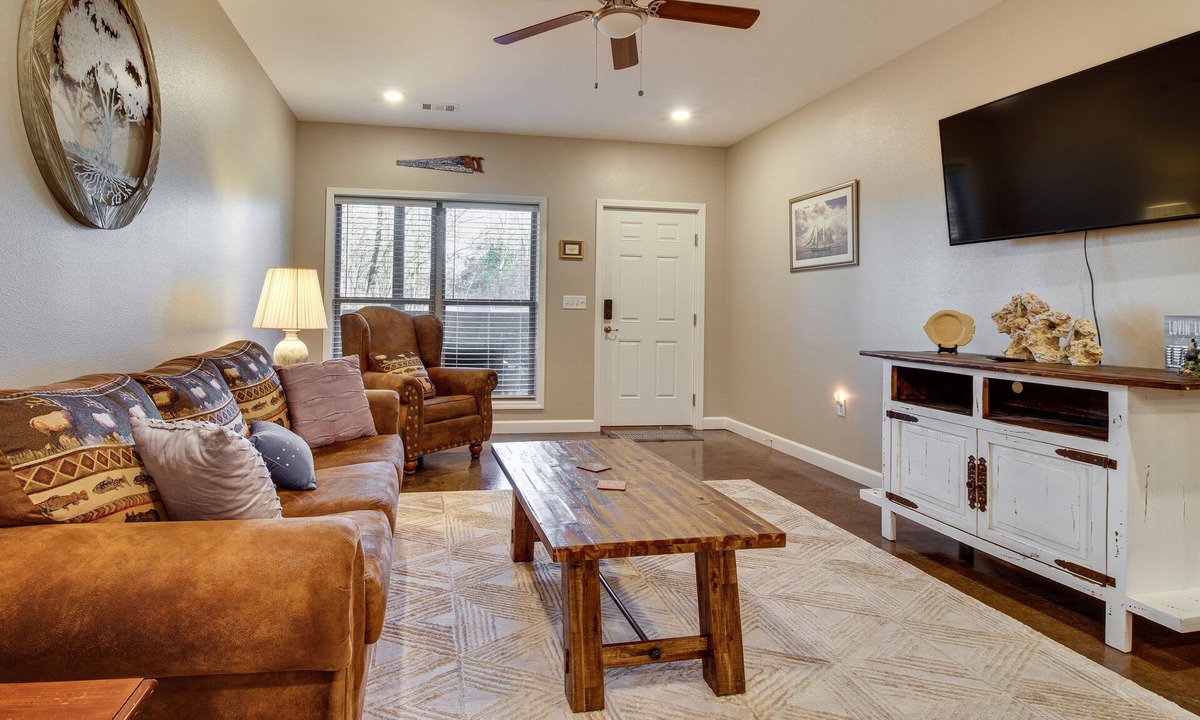 Bull Shoals Condo | Cozy Bull Shoals Condo Getaway ~ 1 Mi to Lake!
