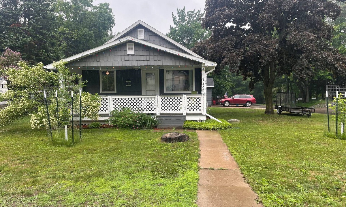Trowbridge Park House | Cozy bungalow in Marquette w/hot tub. Minutes from Lake Superior and downtown.