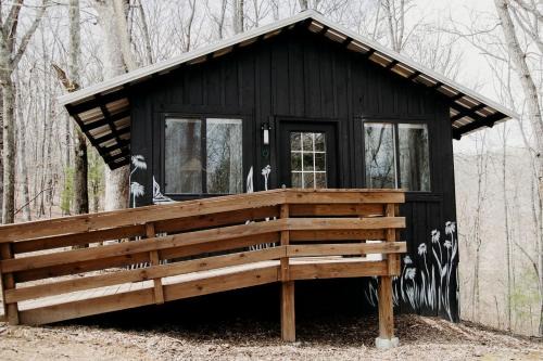 Tracy City House | Cozy Cabin: Glamping for the Ultimate Adventurers in Tracy City, TN