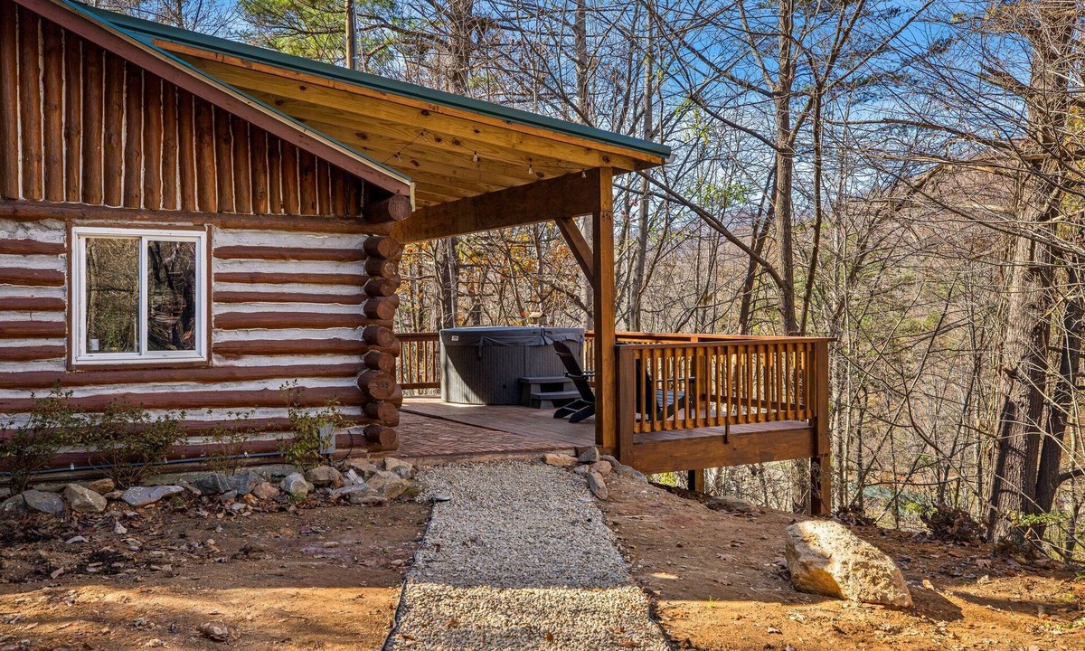 Asheville Cabin | Cozy cabin in awesome Asheville, Hot tub, Fire pit, Dog friendly
