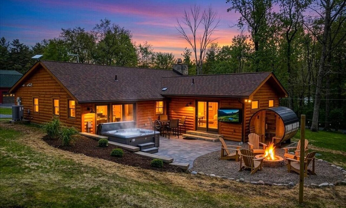 Blakeslee Cabin | Cozy Cabin, Sauna! Hot Tub! Filtered Lake Views!