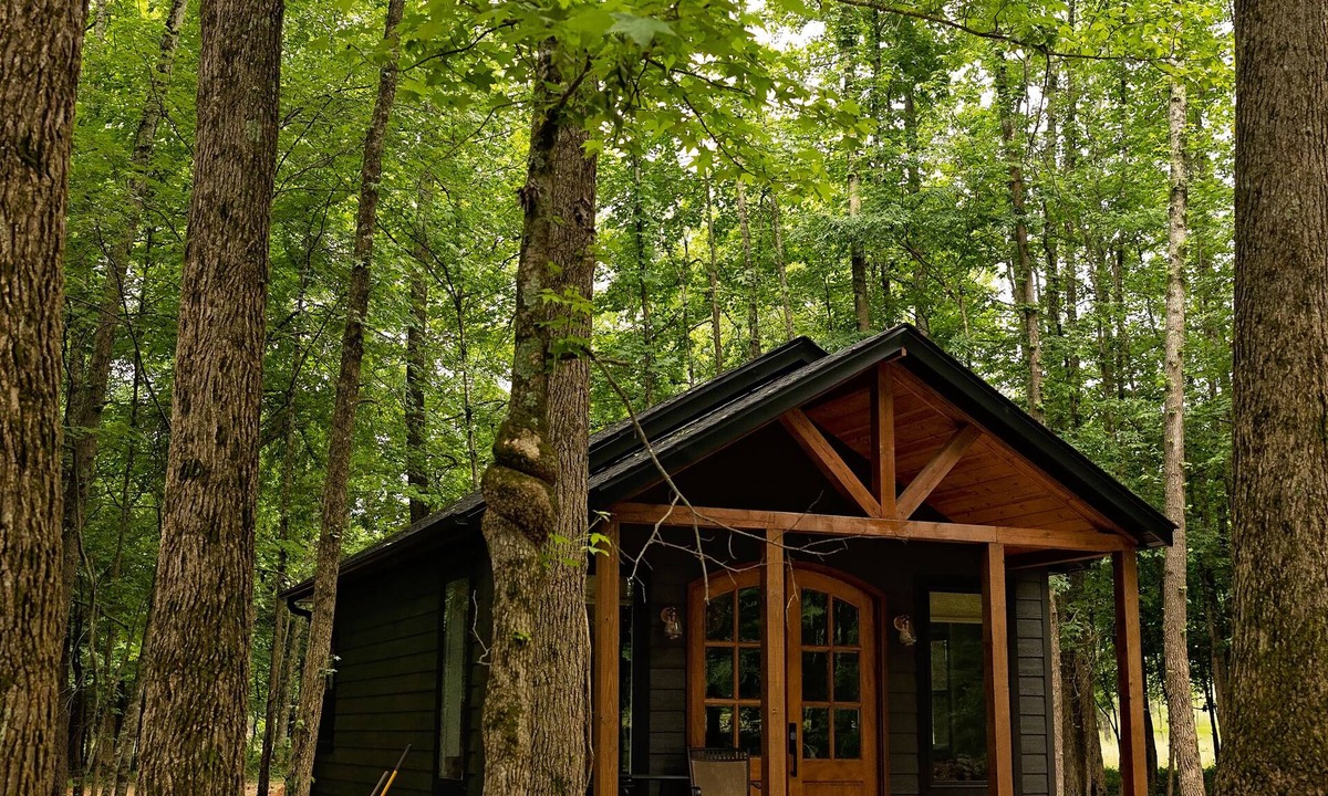 Ellsinore Cabin | Cozy cabin with hot tub just 15 minutes from the beautiful Current River.