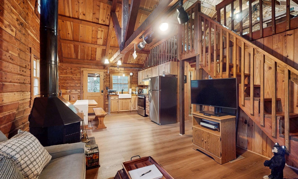 Cleveland Cabin | Cozy cabin with wifi, wood-burning fireplace & spacious deck