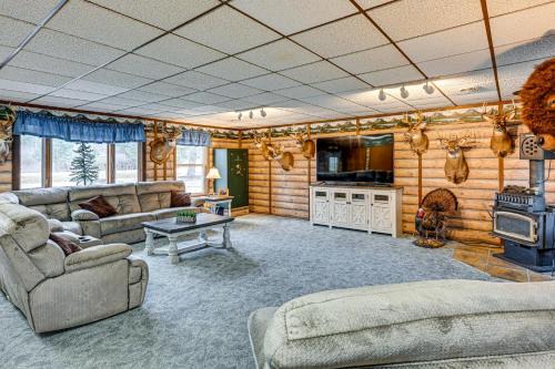 Cass City House | Cozy Cass City Retreat w/Spacious Deck!