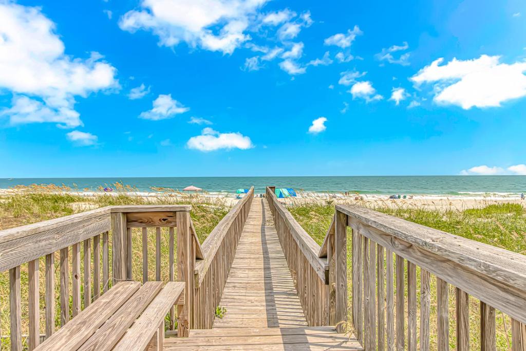Gulf Stream Estates Apartment | Cozy Condo, Beach Access, Dock, Pool, Sunsets