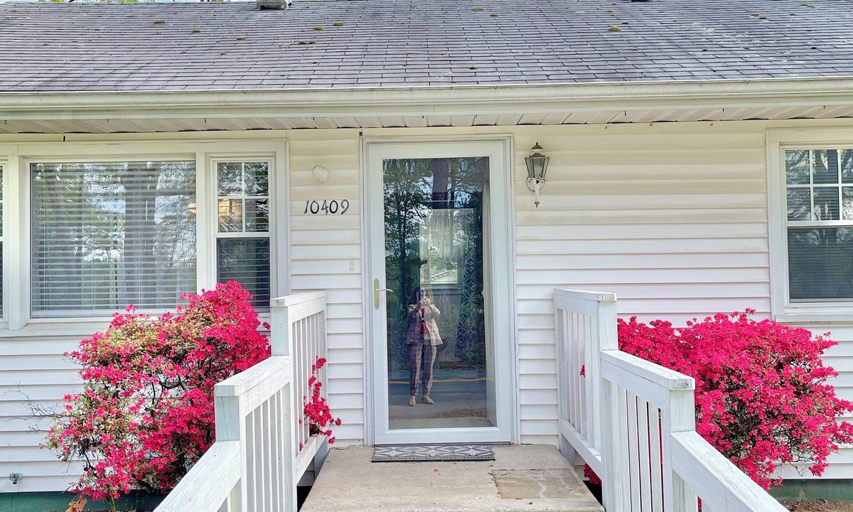 Cumberland House | Cozy Cottage 2 bedroom house one and half bathrooms Cumberland, Md with AC, WiFi