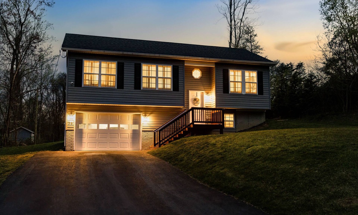 Millville House | Cozy Cottage - 6 Mins To River, Hiking & Trails - Work From Home Paradise