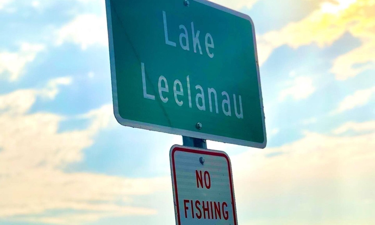 Lake Leelanau Cottage | Cozy Cottage in Lake Leelanau PERFECT for couples/Leelanau County experience!