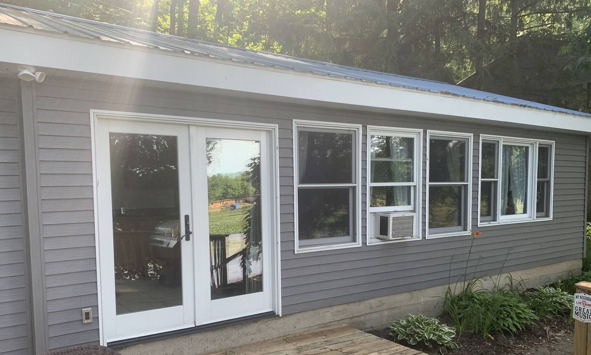 Reading Cottage | Cozy cottage on the water, fishermans dream.